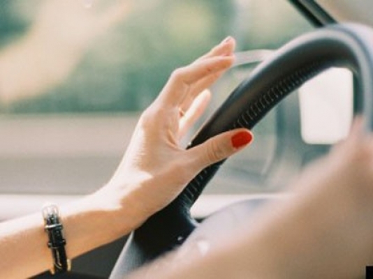 Avtomobil oğurlayan 19 yaşlı qız saxlanıldı - Bakıda