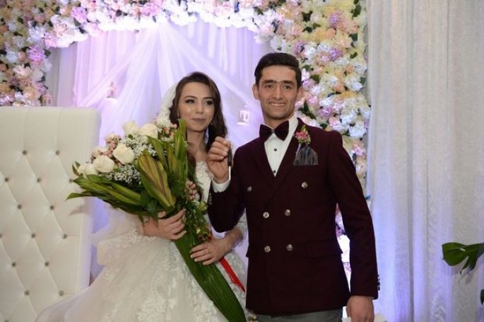 Mehriban Əliyeva gənclərə toy edib maşın bağışladı – FOTO