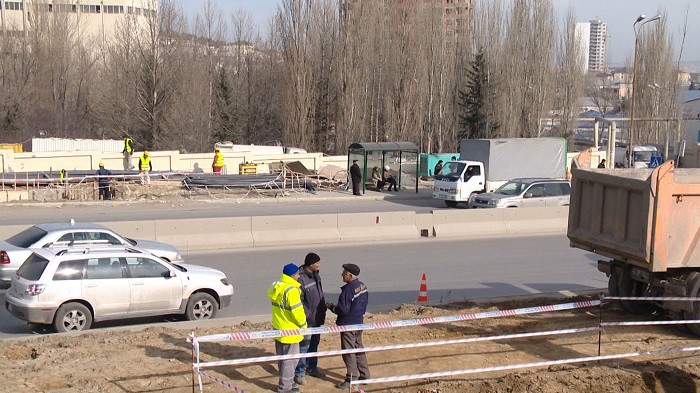 Bakı-Şamaxı yolunda yerüstü piyada keçidi tikilir - FOTO