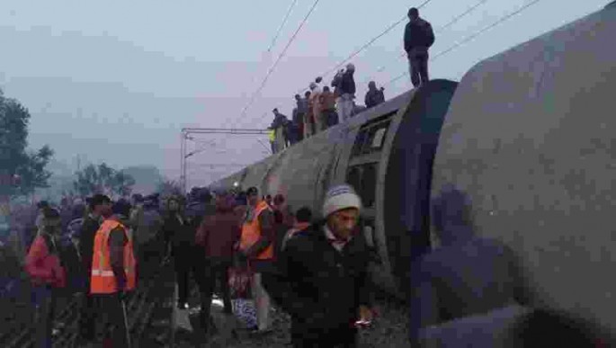 Qatar relsdən çıxdı: 6 ölü