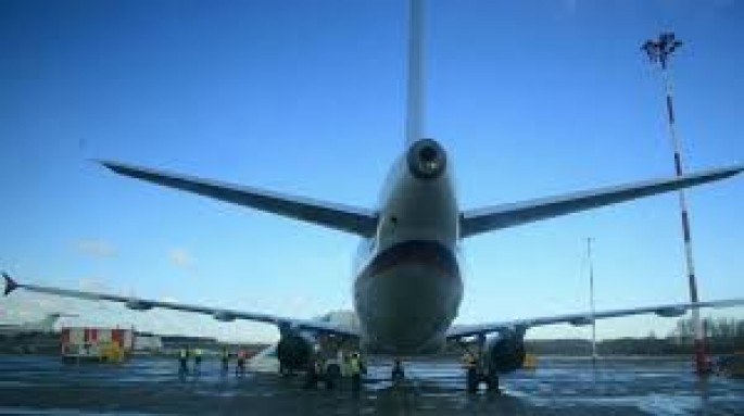Təyyarə tüstülədi: sərnişinlər son anda göyərtədən çıxarıldı - VİDEO