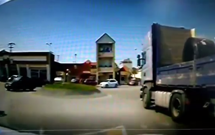 Binəqədidə yük maşını ilə avtoxuliqanlıq etdi - VİDEO