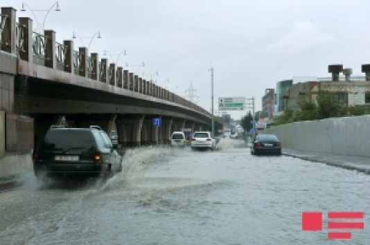 "Azəravtoyol": "Bəzi yollardakı tıxacların yağışla heç bir əlaqəsi yoxdur"