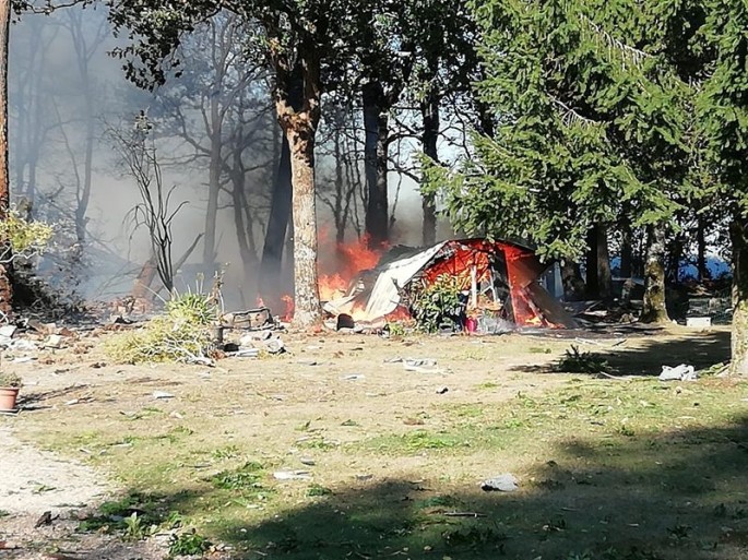 F-16 qəzaya uğradı - Pilot elektrik xəttindən asılı qaldı - FOTO