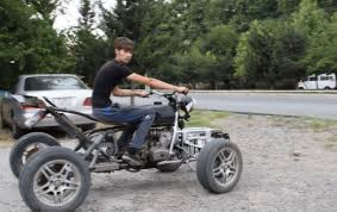 Mingəçevirli usta filmdə gördüyü maşını necə reallığa çevirdi - VİDEO