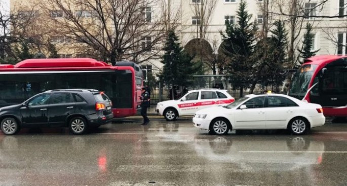 Sərnişinlər yolda qaldı: 6 və 13 nömrəli avtobuslar “yoxa çıxıb” – FOTO