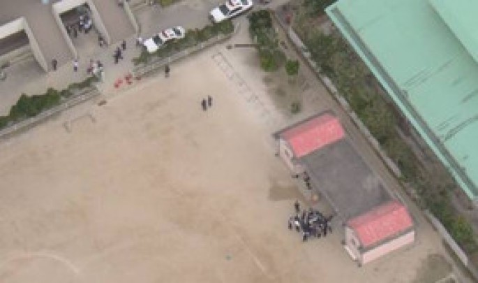 Vertolyotun şüşəsi şagirdin üzərinə düşdü