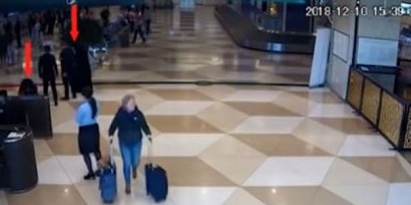 Gömrükçüləri aldatmaq istəyən qadın vəzifəli şəxsin qızıdır - VİDEO