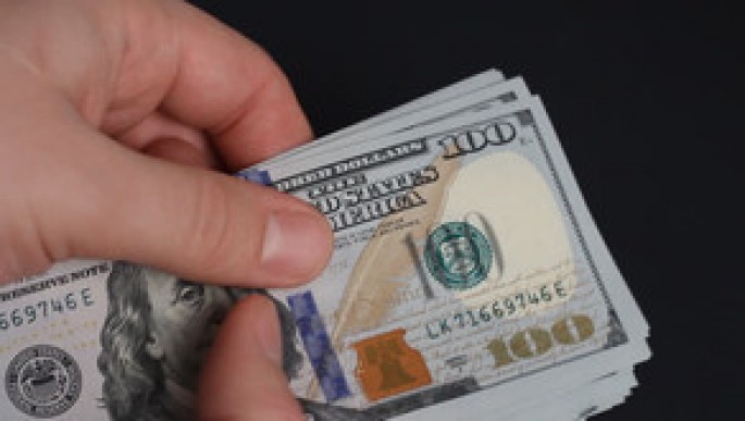 Mağazadan 7100 dollar oğurlanıb