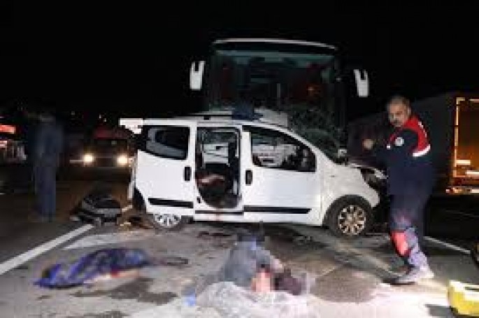 Sərnişin avtobusu avtomobilə çırpıldı: 3 ölü, 2 yaralı - FOTO
