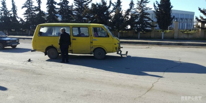 Kürdəmirdə minik avtomobili ilə mikroavtobus toqquşub - FOTO