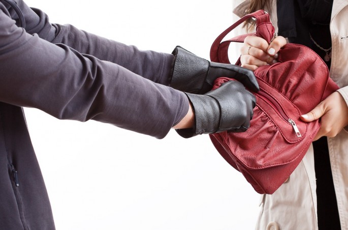 Bakıda qadının çantası oğurlanıb