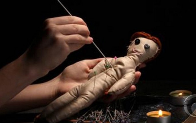 Ölməmək üçün falçıya 30 min dollar verən qadın məhkəmədə