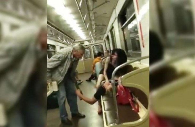 Metroda ŞOK hadisə: hamının gözü qarşısında... – VİDEO (+12)