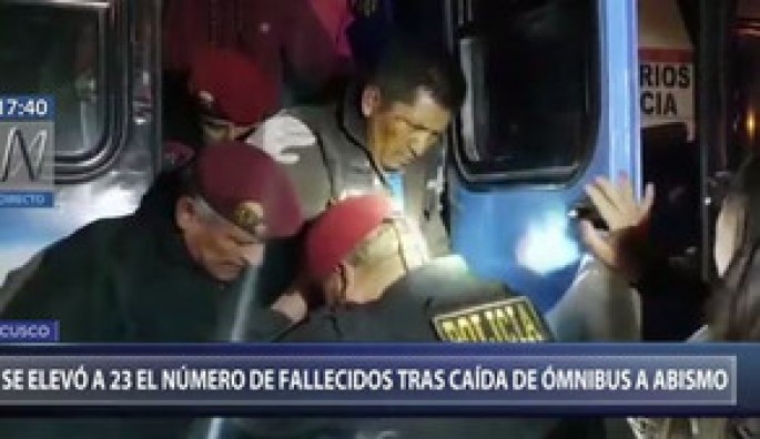 Avtobus uçuruma yuvarland: 23 ölü