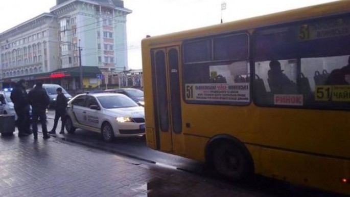 Ukraynada yeniyetmə sərnişinlərlə dolu avtobusu qaçırtdı