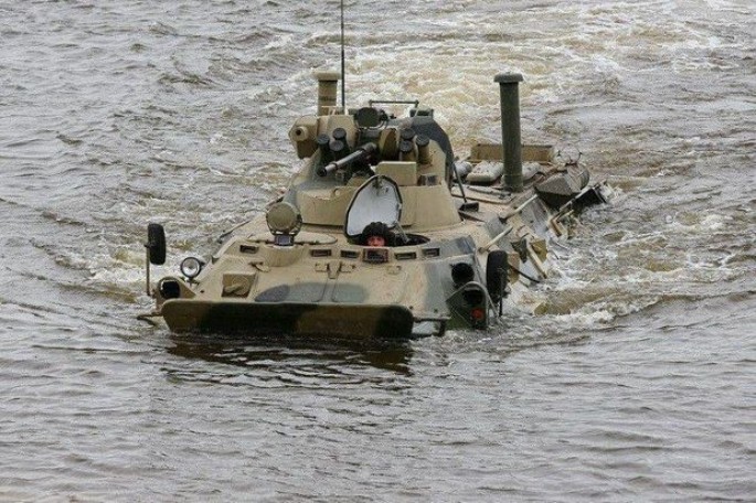 Xəzərdə zirehli texnika batdı: 2 hərbçi öldü