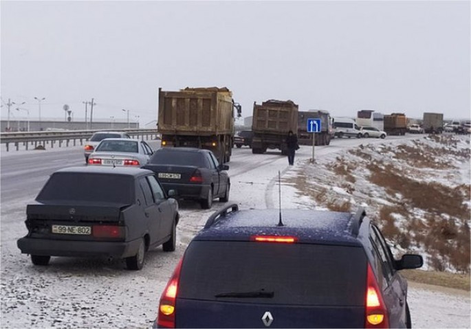 Qar Bakı-Quba yolunda hərəkəti iflic etdi  - VİDEO