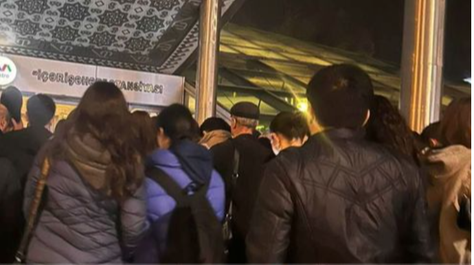 Bakı metrosunda sıxlıq yarandı   - FOTO