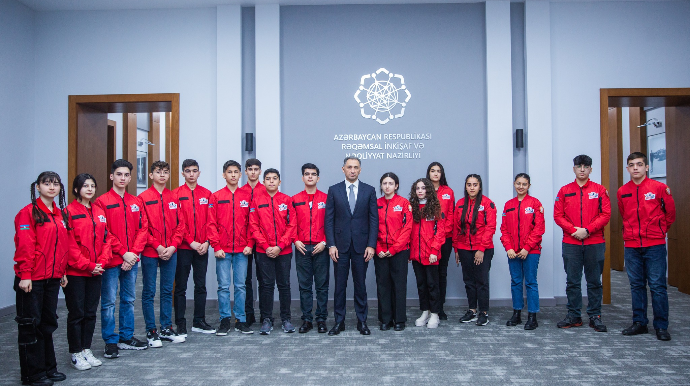 Nazir Rəşad Nəbiyev "Teknofest"də iştirak etmiş şəhid övladları ilə görüşdü - FOTO