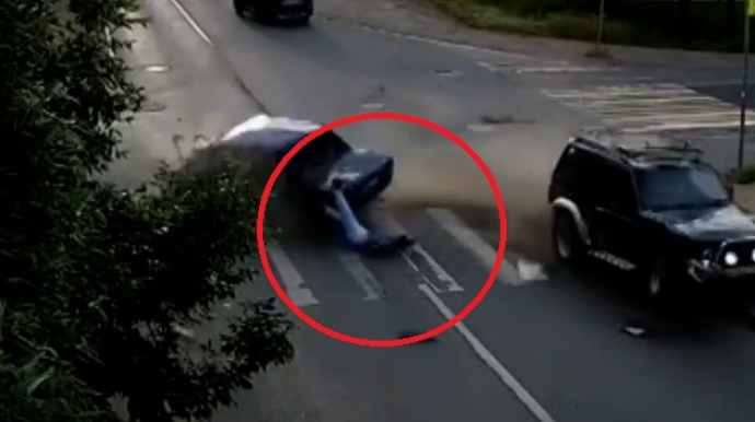 Qəzada parça-parça olan “VAZ 2106” – ANBAAN VİDEO 