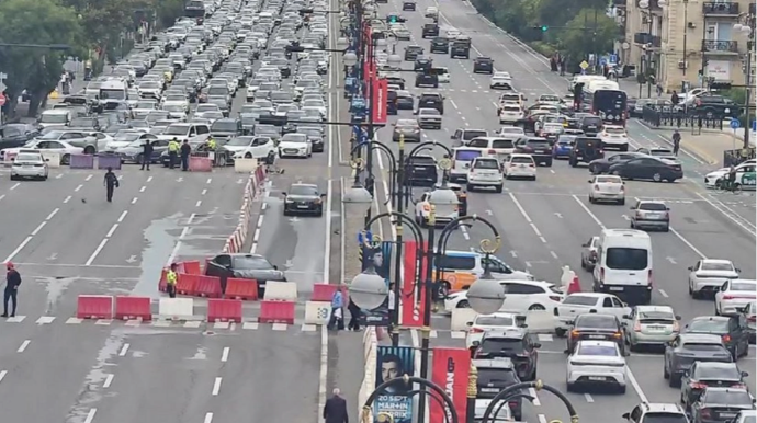 Bakıda 16 istiqamətdə nəqliyyatın sıxlığı müşahidə olunur 