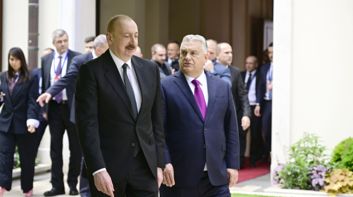 İlham Əliyevin Orbanla məhdud tərkibdə görüşü oldu - FOTOLAR  - YENİLƏNİB