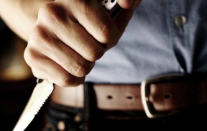 Məmur iş otağında BIÇAQLANDI