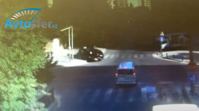 Biri qırmızıda keçdi,  digəri qəzadan qaçmaq istədi, amma... - REAL VİDEO 