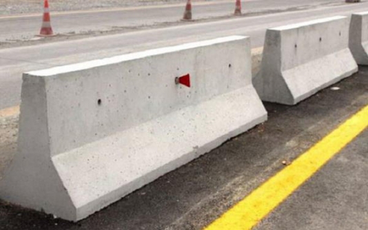 Yollardan sökülən dəmir arakəsmələr necə olub? - AÇIQLAMA