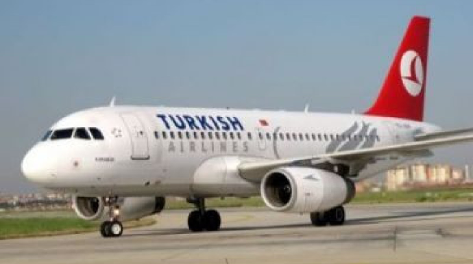 Bakı-İstanbul təyyarəsi təcili eniş edib 