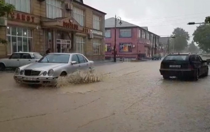 Şamaxıya leysan yağıb - VİDEO