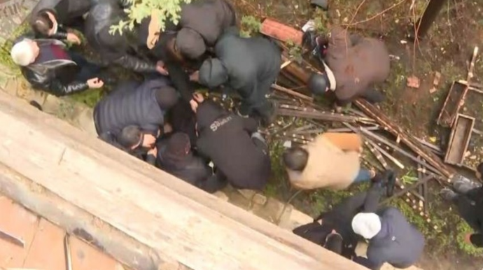 В Грузии десять человек упали с балкона в ходе драки в епархии