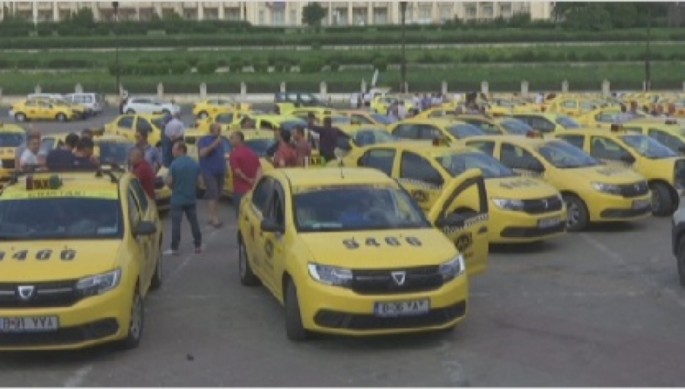 Taksi sürücüləri “Uber” xidmətinə qarşı yenidən kütləvi etiraz ediblər