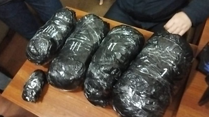 Qəbələdə narkokuryerlik edən dostlar saxlanılıb, 4 kq narkotik aşkarlanıb   - VİDEO - FOTO