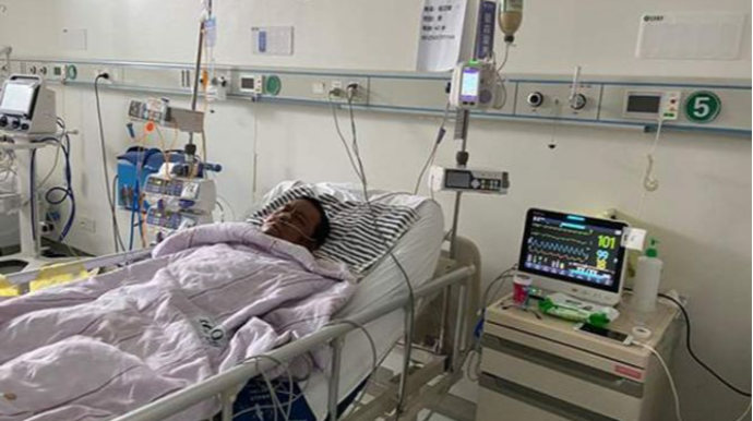 Çində koronavirusa yoluxaraq dərisinin rəngi dəyişən həkimlərdən biri ölüb