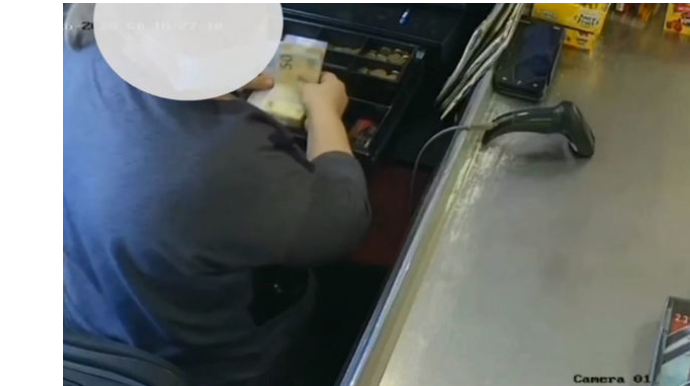 Женщина-кассир арестована по подозрению в присвоении около полумиллиона манатов - ОБНОВЛЕНО  - ВИДЕО