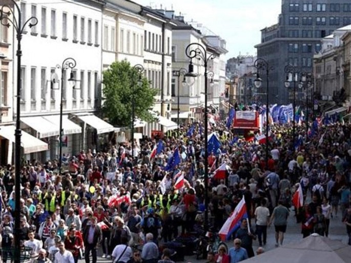 "Sarı jiletlər"i yolu bağladı