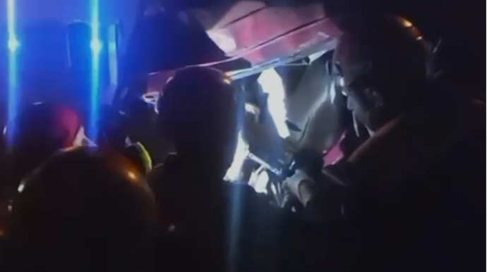 Avtomobildə sıxılı qalan sərnişinin meyiti çıxarıldı - YENİLƏNİB