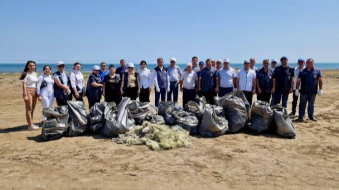 Xəzərin və Kürün sahillərindən tonlarla zibil yığıldı - FOTO