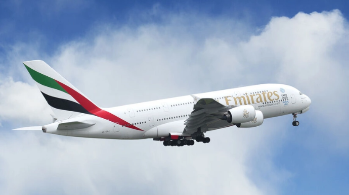 "Emirates" Dubay və Şarcada onlarla uçuşu ləğv etdi 