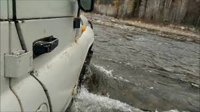 “UAZ” çaya aşdı: 6-sı uşaq, 10 ölü