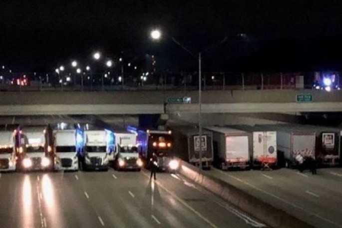 Yük maşınları ilə intiharın qarşısını aldılar – VİDEO