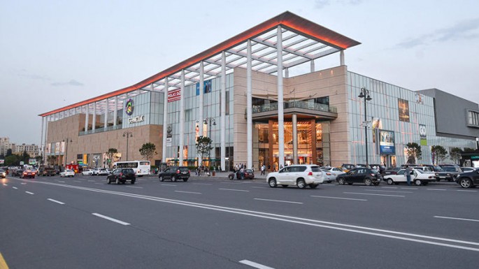 “Gənclik Mall”ın qarşısında dəhşət - Maşınlar üstündən keçdi, yerindəcə öldü