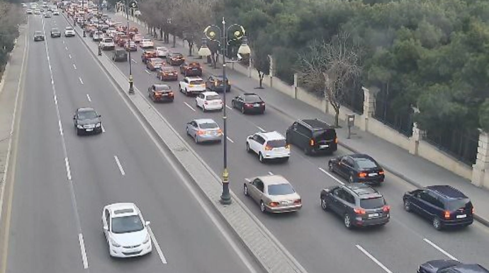 На каких улицах Баку 10 февраля наблюдаются транспортные заторы? - ФОТО