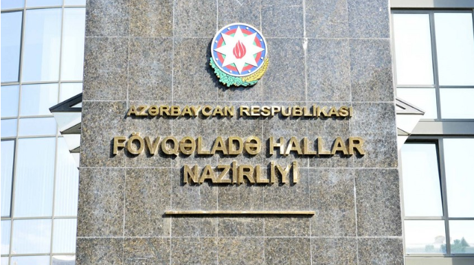 Bakıda yaşayış binasında təhlükəli vəziyyətlə üzləşən şəxs xilas edilib