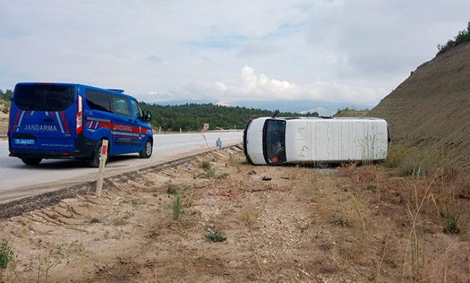 İşçiləri daşıyan mikroavtobus aşıb: 9 yaralı