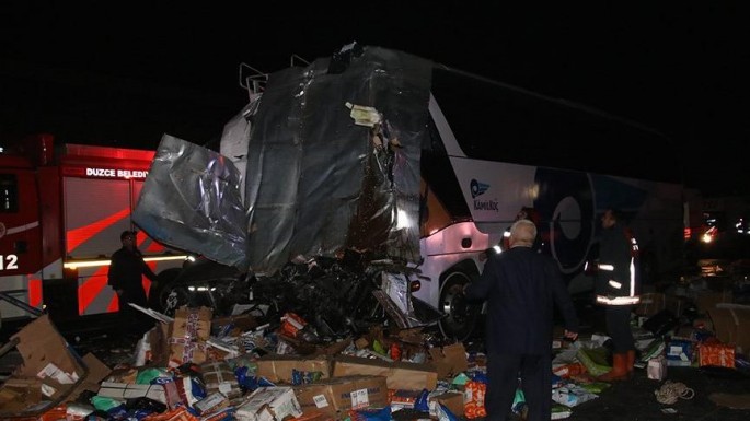 Sərnişin avtobusu TIR-a çırpıldı: 2 ölü, 35 yaralı - FOTO
