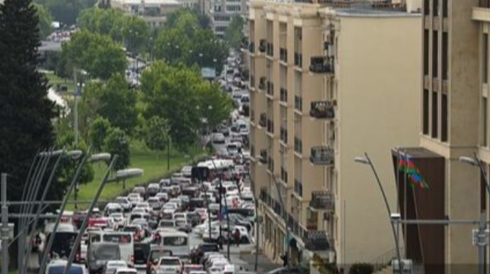 Bakı yollarında son vəziyyət açıqlandı: 21 istiqamətdə SIXLIQ var 