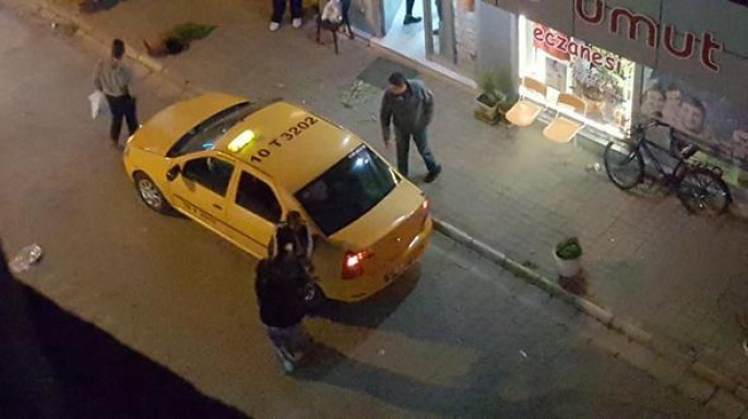 Qadın ərini küçənin ortasında döydü - FOTO